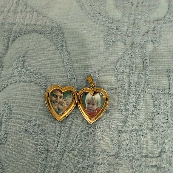 Gold Heart PendantLocket with Floral Design - Picture 2 of 3